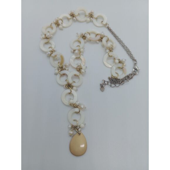 Vintage White Shell Circles Y Drop Gold Tone Teardrop 16-18" Pendant Necklace - Picture 2 of 6